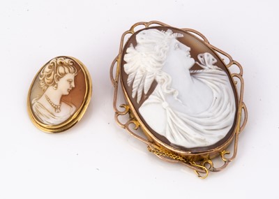 Lot 137 - A carved shell cameo brooch