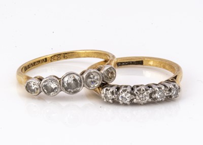 Lot 139 - An Edwardian 18ct gold and platinum five stone diamond dress ring