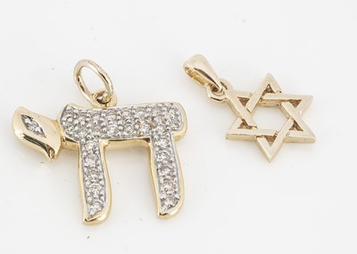 Lot 184 - A diamond set gold Hebrew pendant