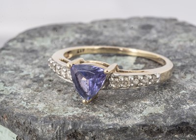 Lot 153 - A 9ct gold tanzanite and white zircon dress ring