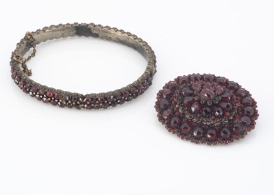 Lot 157 - A Bohemian 19th century oval garnet bangle