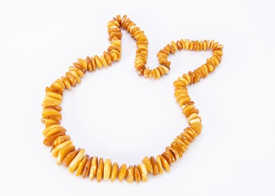 Lot 159 - A Baltic amber pebble necklace