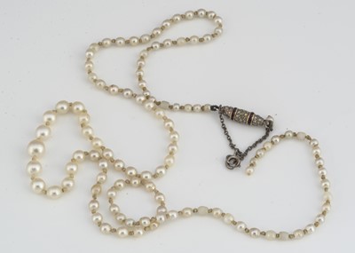 Lot 196 - A string of graduated cultured pearls