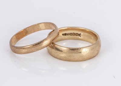 Lot 200 - Two 9ct gold wedding bands