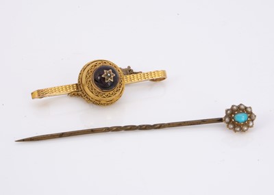 Lot 225 - A 19th century garnet and diamond bar brooch