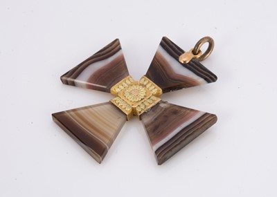 Lot 227 - A 19th century agate and two coloured gold Maltese cross pendant