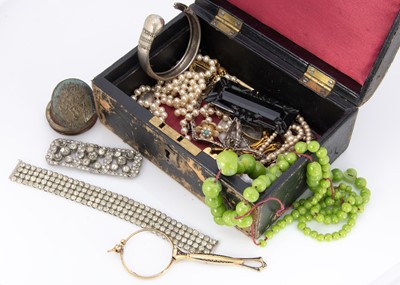 Lot 232 - A collection of costume jewels