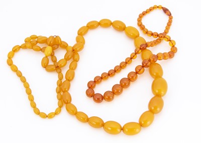 Lot 233 - A graduated string of toffee coloured Baltic oval amber beads