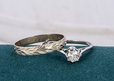 Lot 237 - A diamond solitaire platinum ring