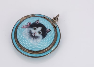 Lot 243 - An Art Deco silver and enamel compact