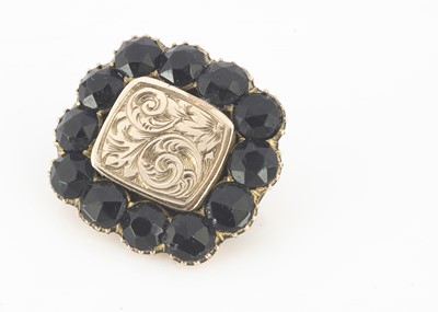 Lot 194 - A 19th Century mourning brooch