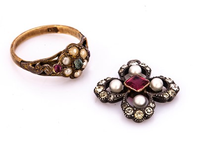 Lot 254 - A 9ct gold paste set posy ring