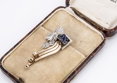 Lot 263 - An Art Deco gold and platinum sapphire and diamond clip brooch