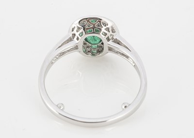 Lot 198 - A contemporary Art Deco style tablet ring