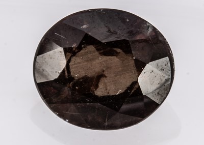 Lot 302 - A certificated oval cut Garnet