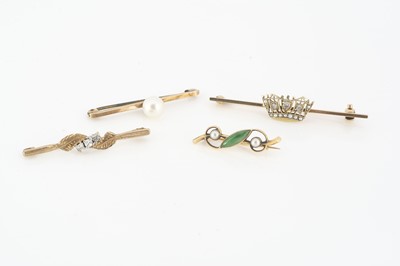 Lot 200 - Four 9ct bar brooches