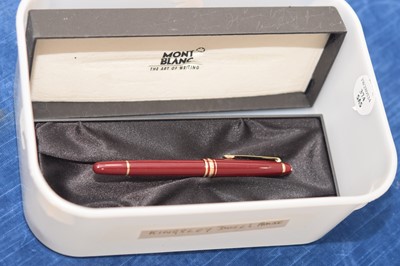Lot 374 - A modern Mont Blanc Meisterstuck fountain pen