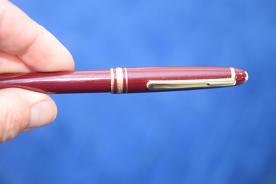 Lot 374 - A modern Mont Blanc Meisterstuck fountain pen