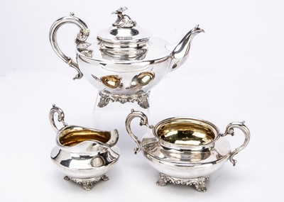 Lot 386 - An 1830s silver three piece tea set by WB