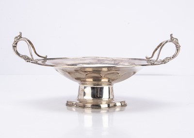 Lot 394 - A George V silver twin handled dish