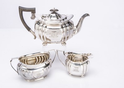 Lot 396 - A harlequin Edwardian silver three piece teaset