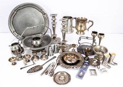 Lot 406 - A box of silver plated items