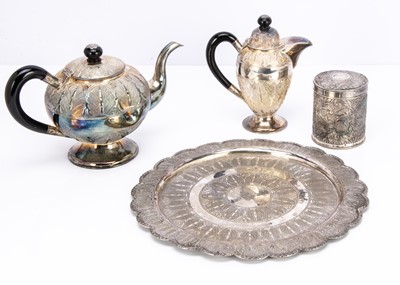 Lot 425 - Four vintage Far Eastern items