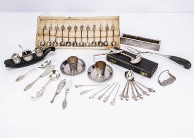 Lot 427 - A collection of Far Eastern items