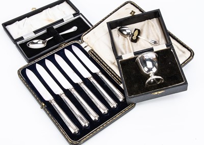 Lot 449 - Three Art Deco and later cased silver items