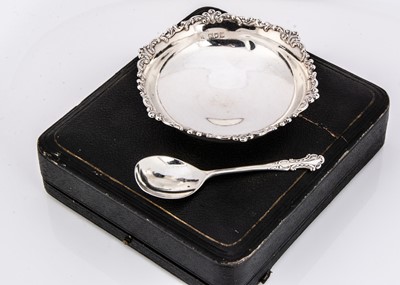 Lot 461 - A cased George V silver Christening bowl and spoon by George Jackson & David Fullerton