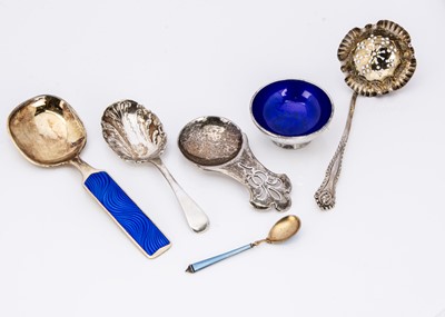 Lot 510 - Five collectable spoons and a salt