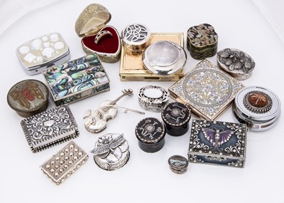 Lot 512 - A collection of silver and other small boxes and other items