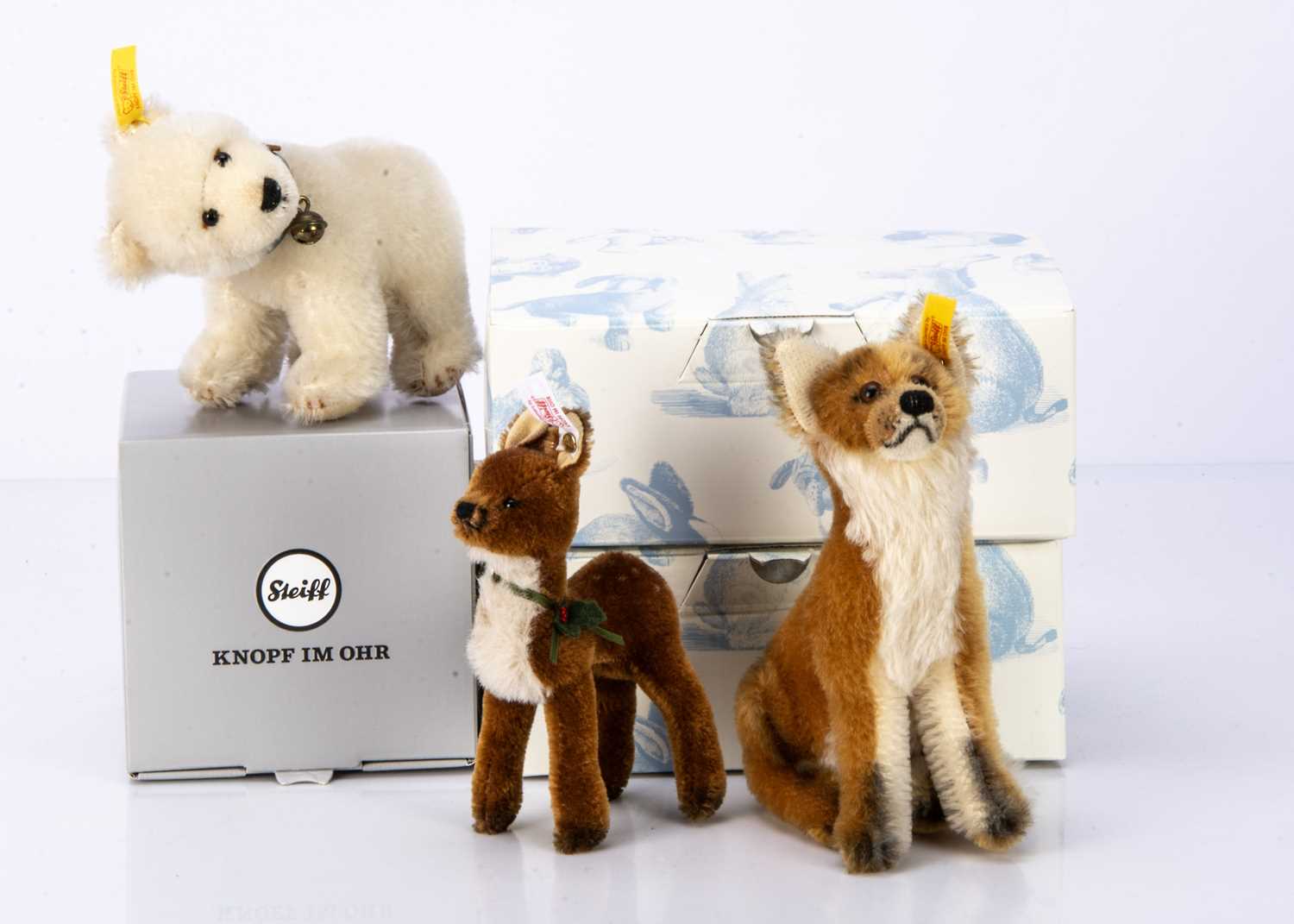 Lot 10 - A Steiff limited edition Christmas fawn