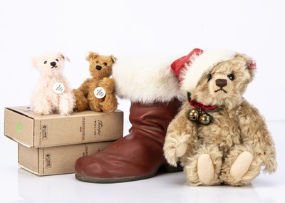 Lot 17 - A Steiff limited edition teddy bear in a boot