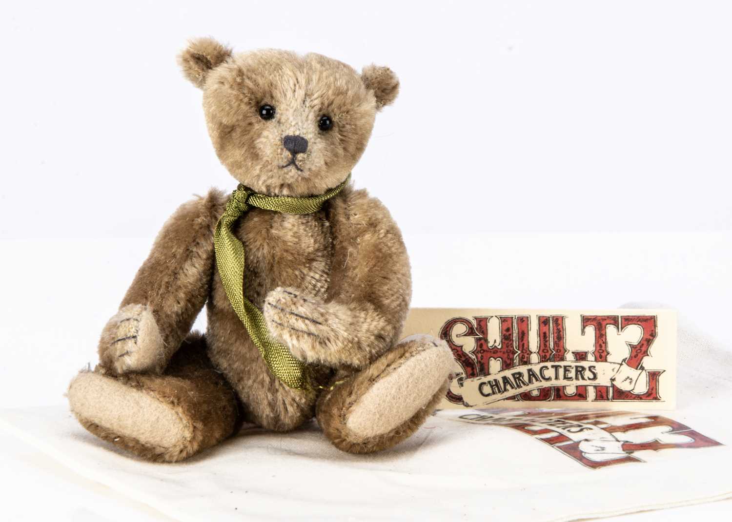 Lot 51 - A limited edition Shultz Characters Old Wallace teddy bear