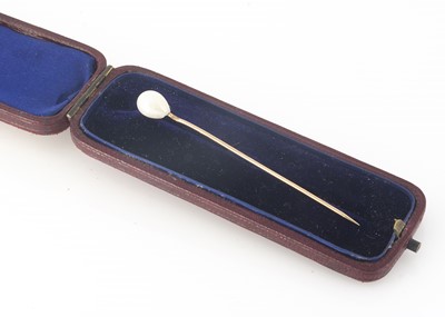 Lot 222 - A 10ct gold and pearl stick pin