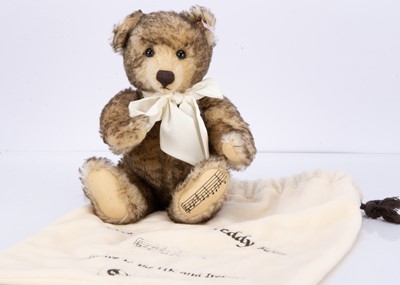 Lot 101 - A Steiff limited edition The English Musical teddy bear