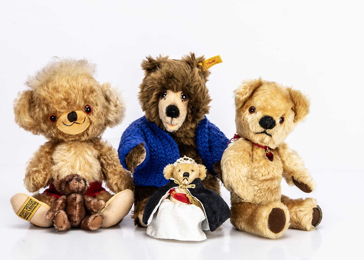 Lot 139 - Five collectors teddy bears,