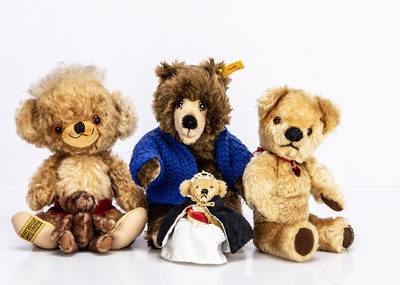 Lot 139 - Five collectors teddy bears