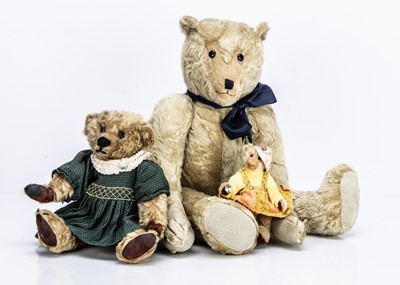 Lot 140 - Three collectors teddy bears