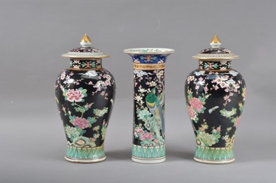 Lot 101 - A pair of early 20th century Chinese porcelain vases and covers