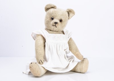 Lot 275 - A 1920-30s short white mohair teddy bear, possibly French