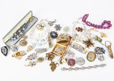 Lot 25 - A large collection of costume jewels