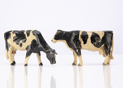 Lot 423 - Two Forest Toys of Brockenhurst standing cows