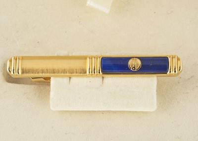 Lot 264 - A contemporary Dunhill gilt metal and enamel tie clip