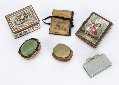 Lot 574 - Antique sewing items