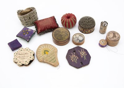 Lot 575 - Antique sewing items