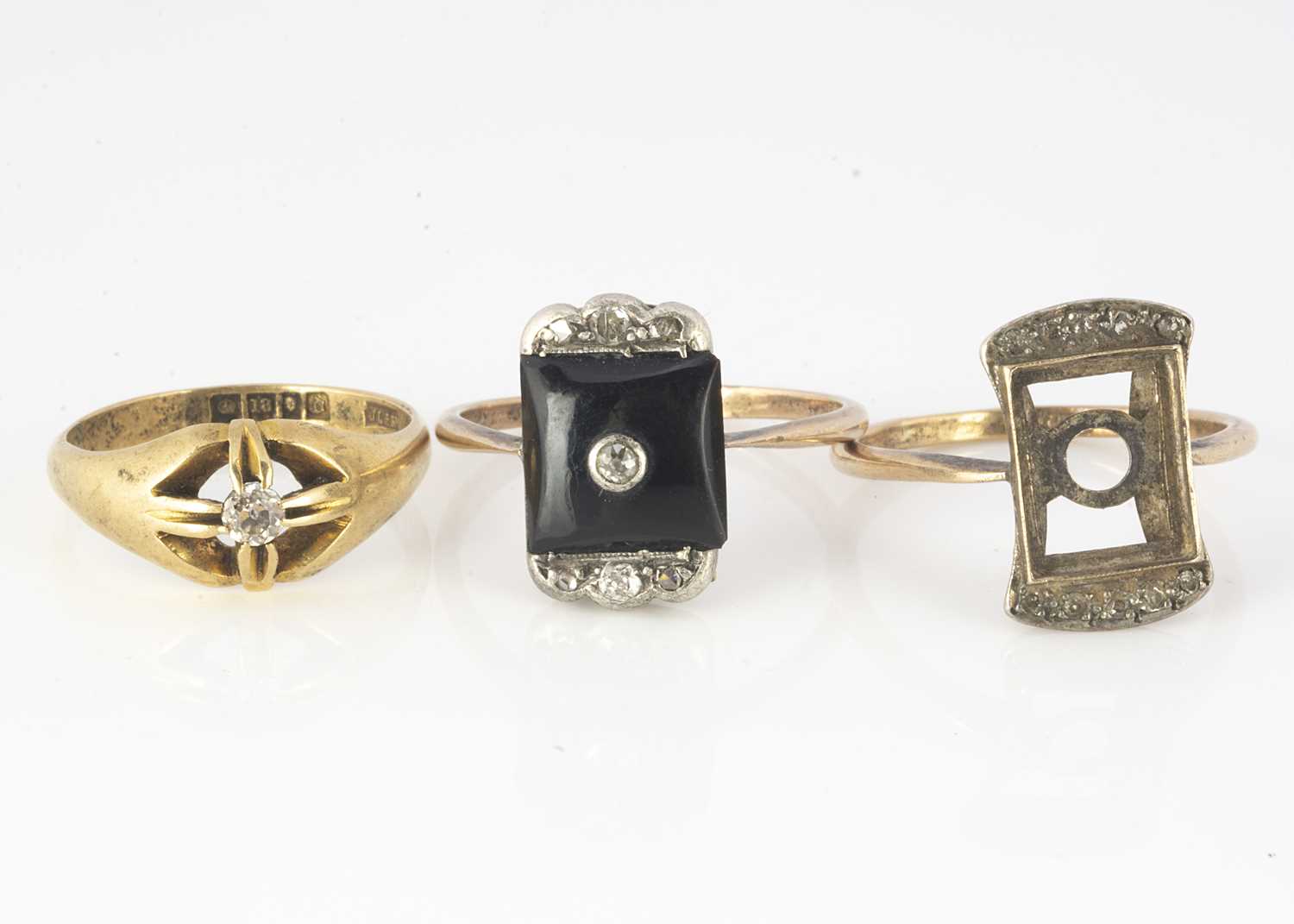Lot 271 - Two 18ct gold dress rings