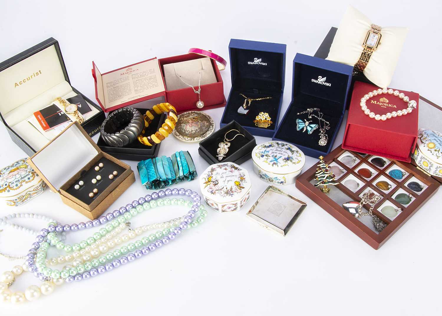 Lot 276 - A quantity of costume jewellery