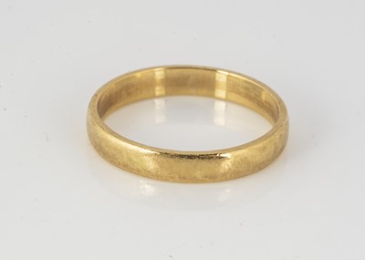 Lot 277 - A 22ct gold wedding band